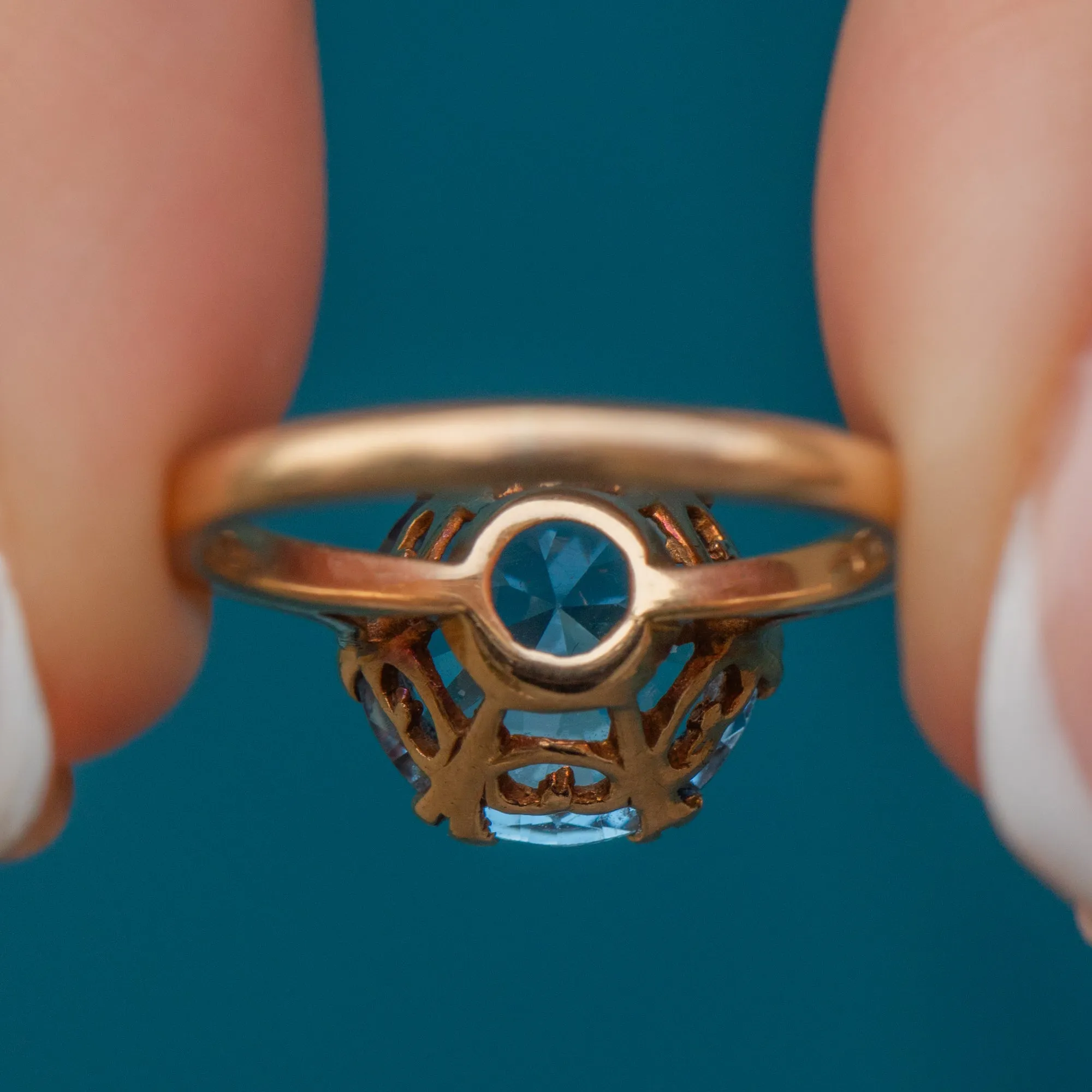 9ct Gold Blue Topaz Solitaire Ring, 5.29ct