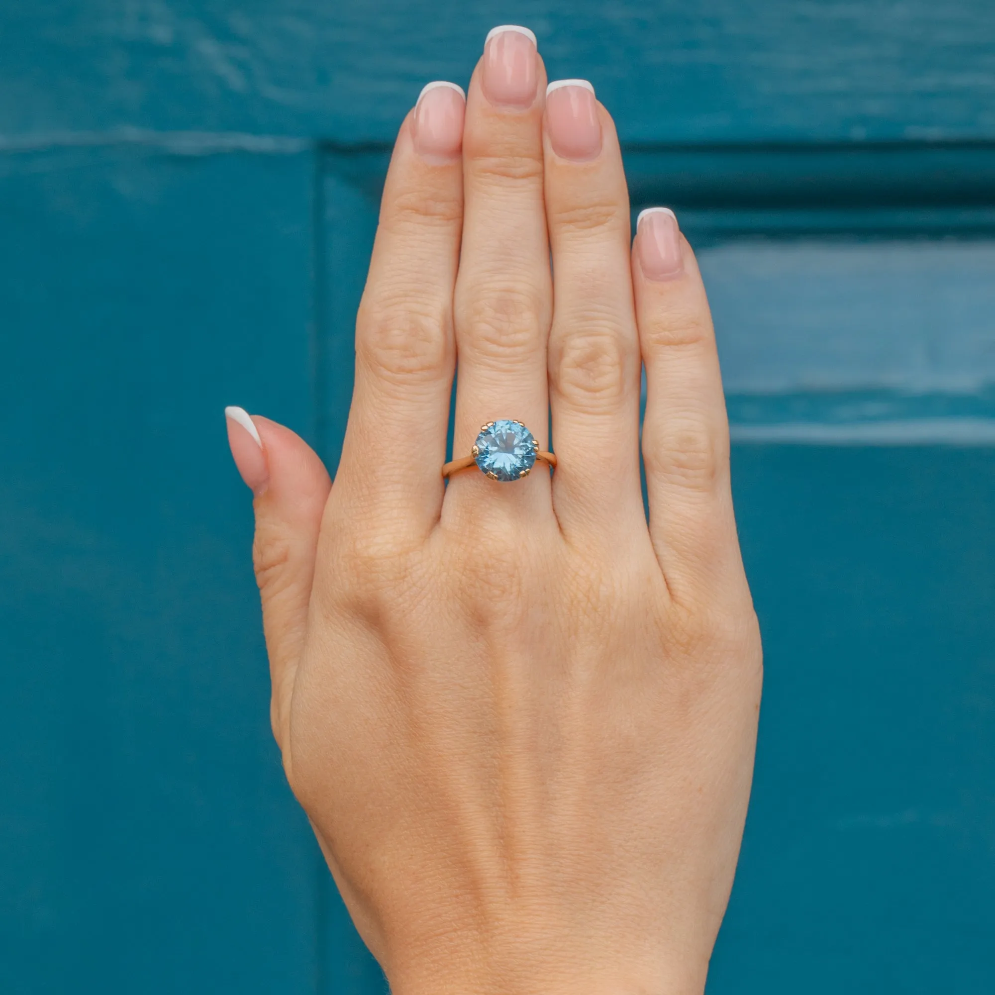 9ct Gold Blue Topaz Solitaire Ring, 5.29ct