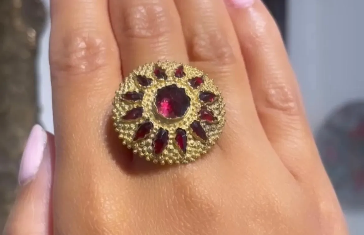 Garnet sun burst ring in 14 carat gold