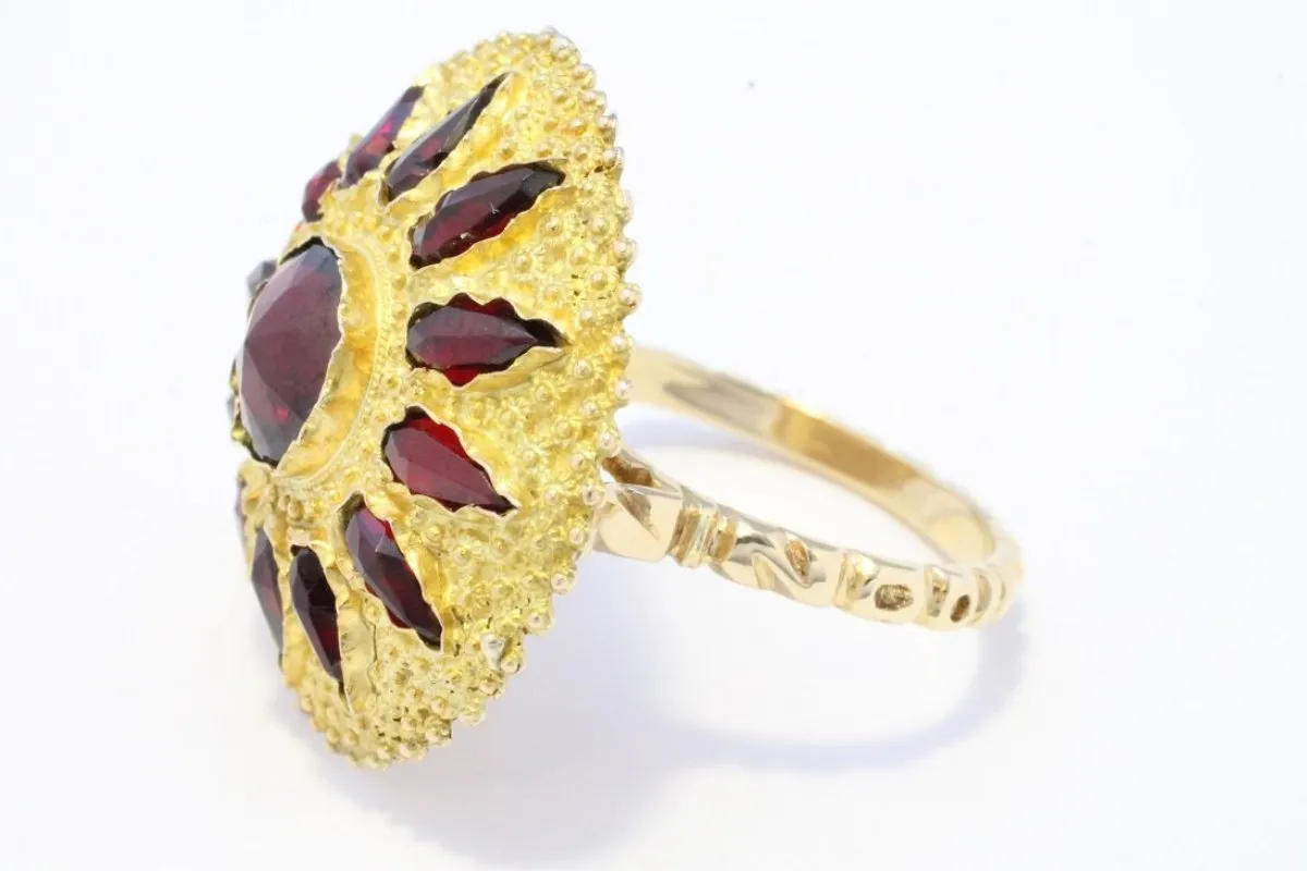 Garnet sun burst ring in 14 carat gold