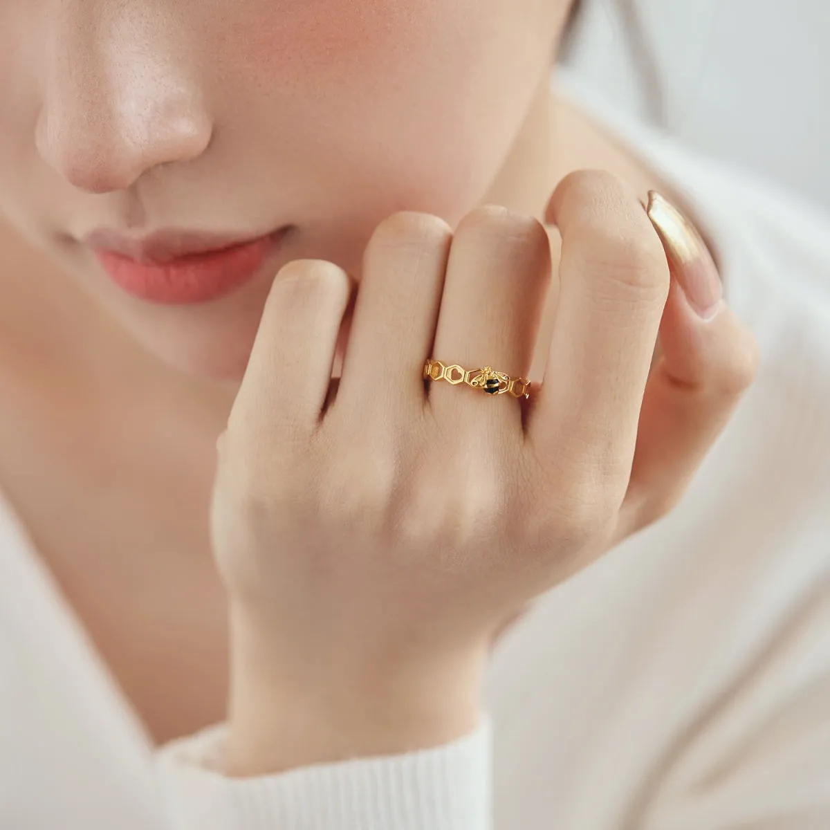 Hollow Honeycomb Bumblebee Ring