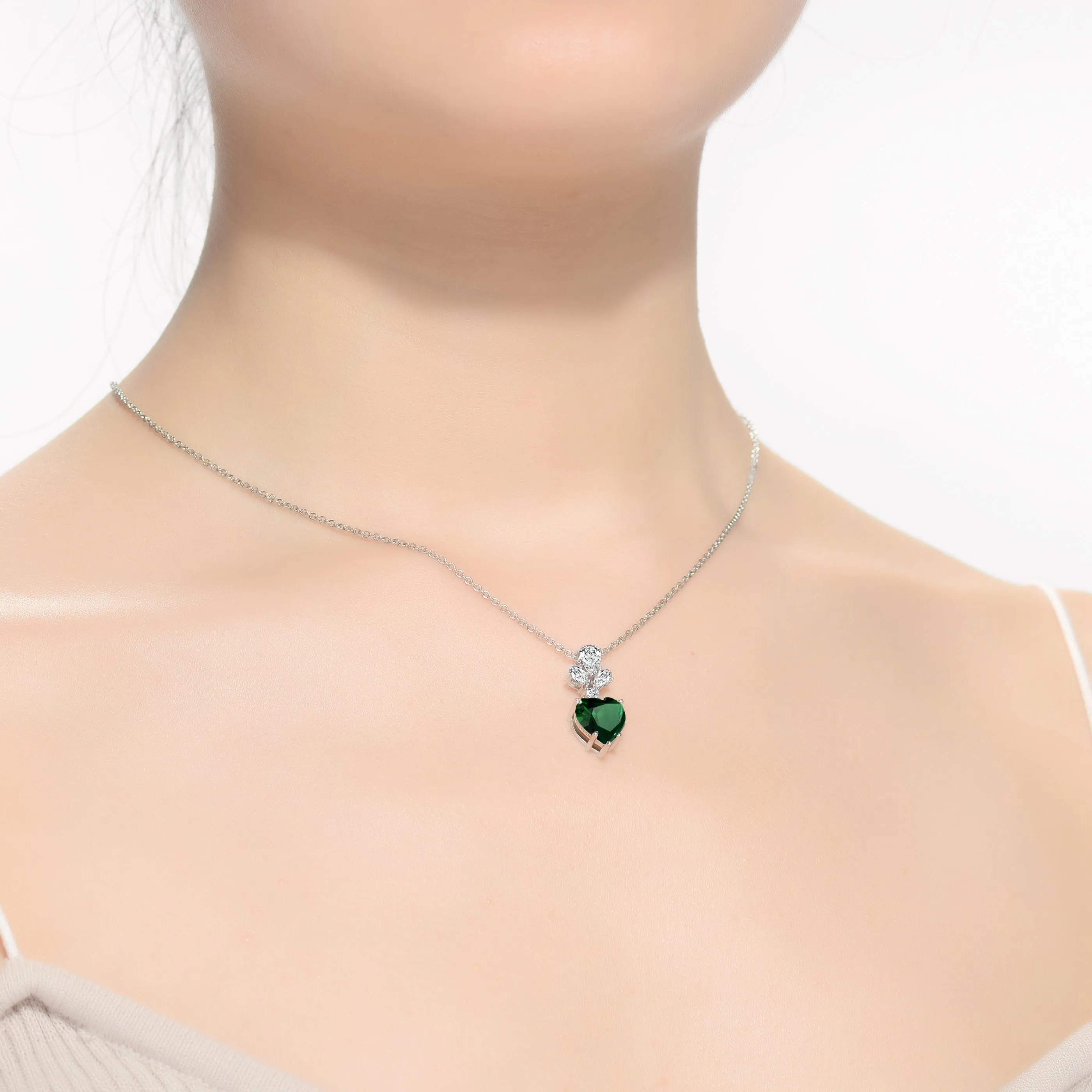 La Roche Dainty Blue Solitaire Heart Pendant Necklace
