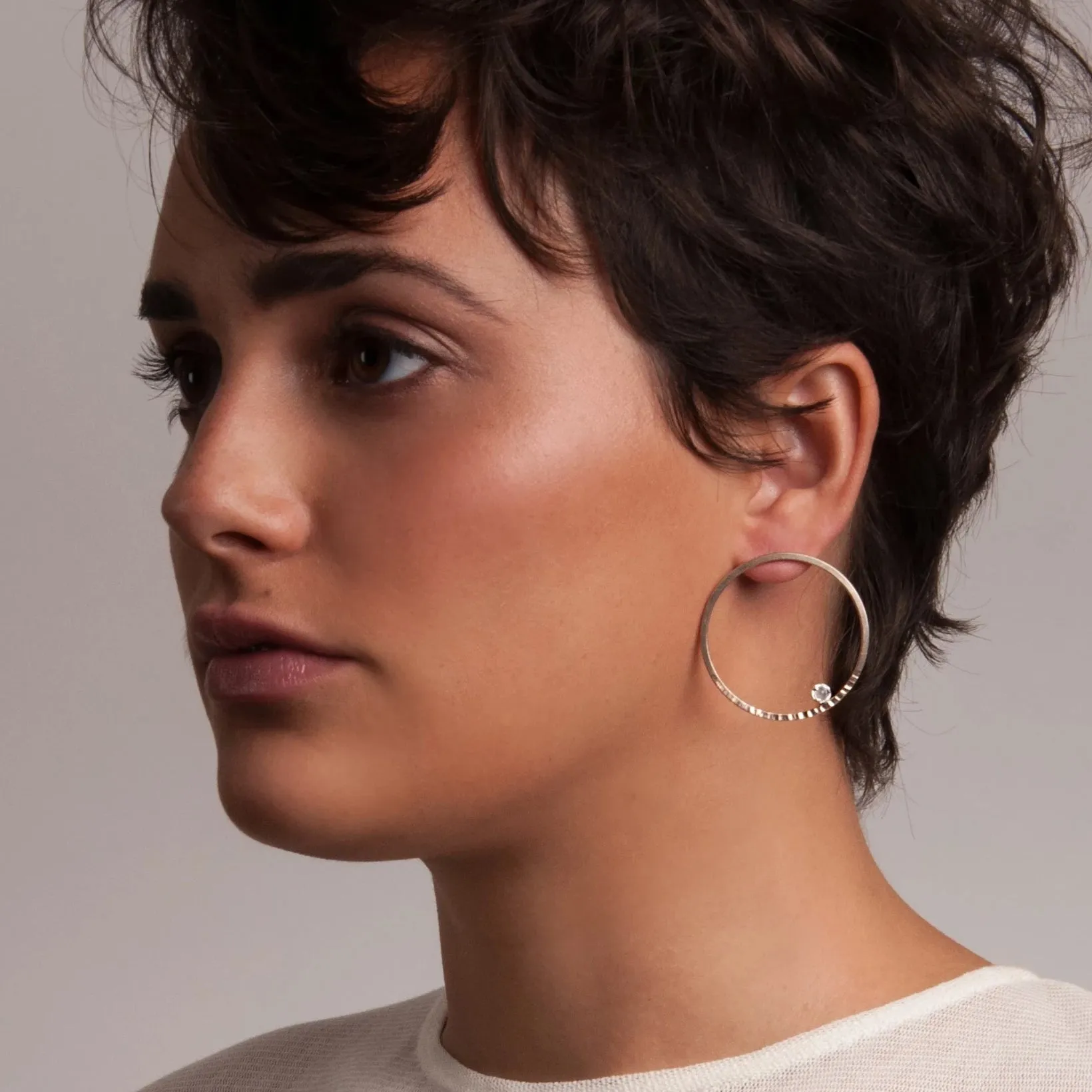 MOMENT EARRING