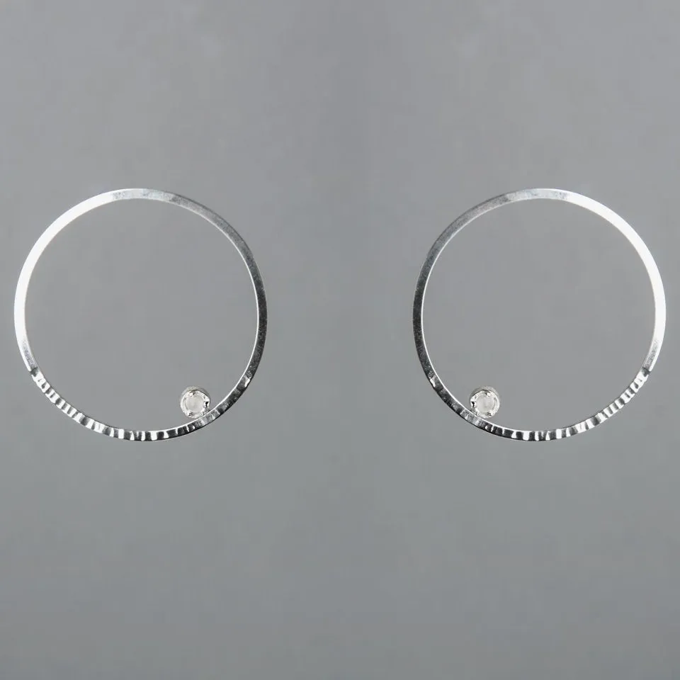 MOMENT EARRING