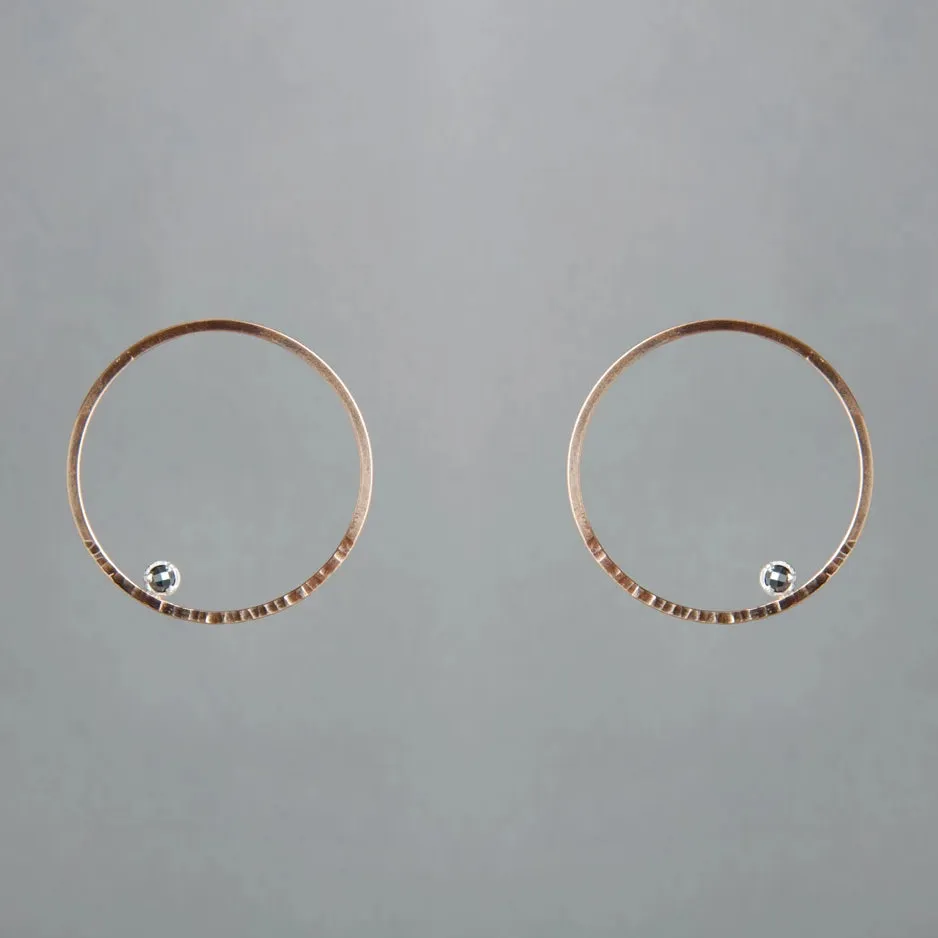 MOMENT EARRING