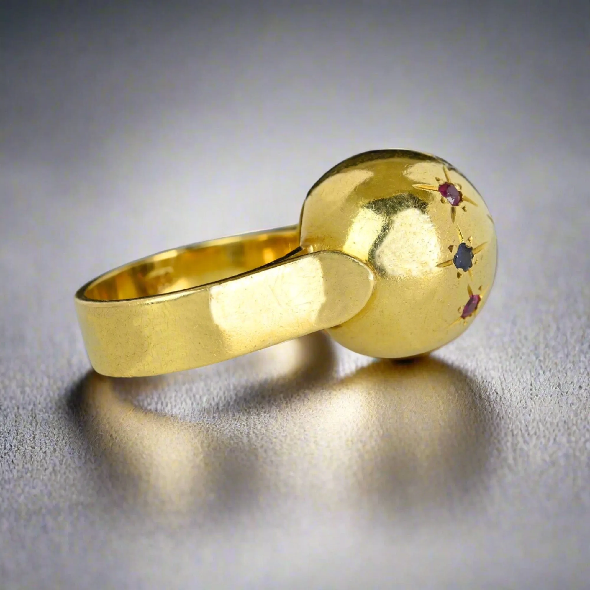 Vintage 18K Gold Star Ruby Sapphire Diamond Dome Ring